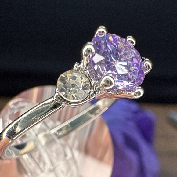 New Dazzling Silver Tone Ring with Lavender Gemstone - Picture 3 of 5
